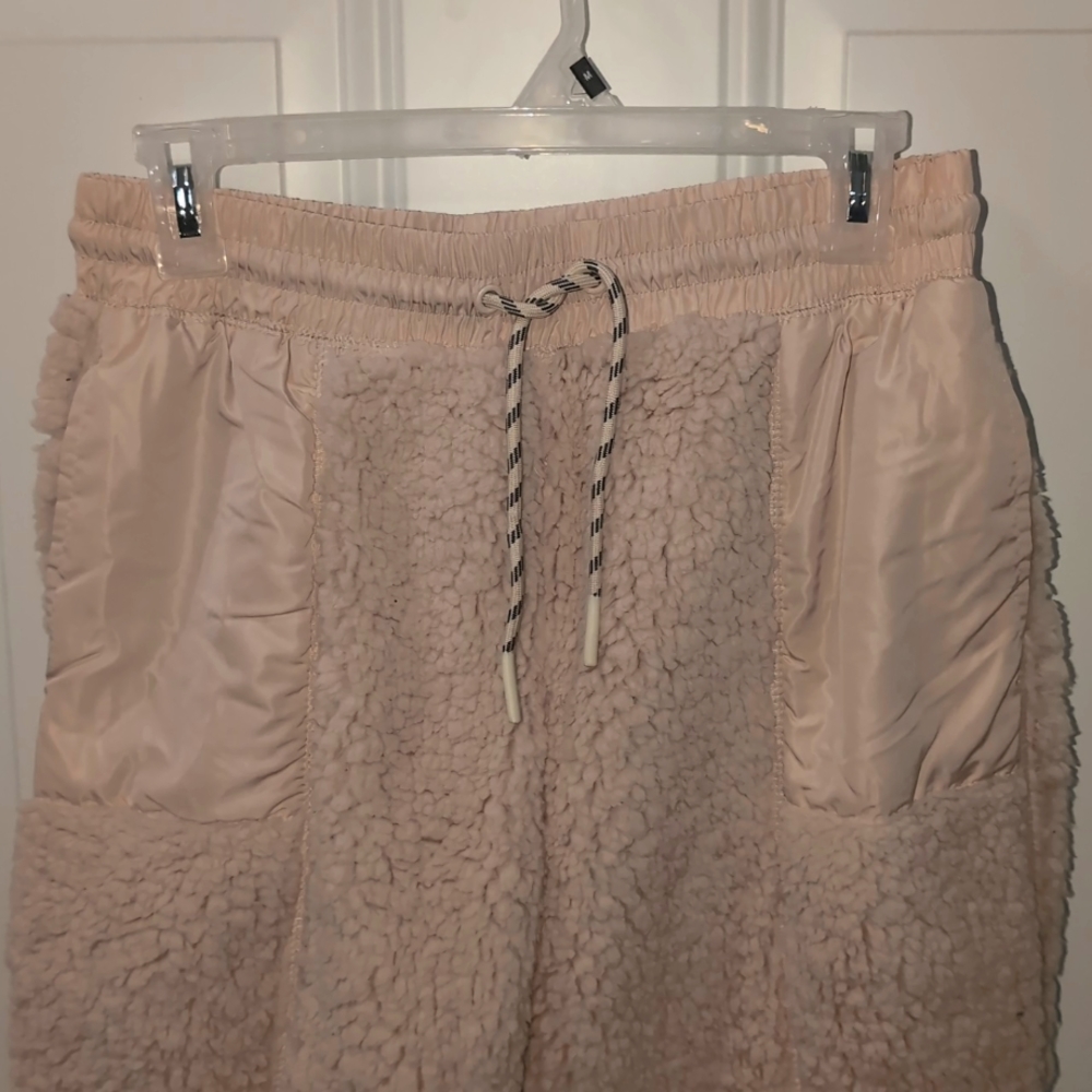 Fuzzy joggers 🤎 - Picture 2 of 6